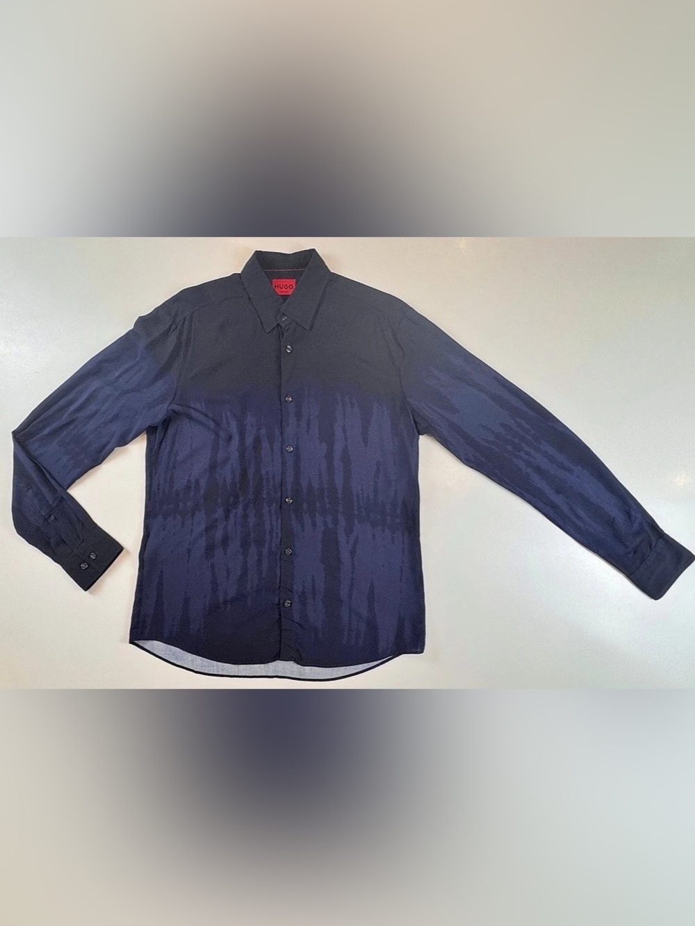 HUGO Ermo Abstract Button Down Blue Size Medium Like New